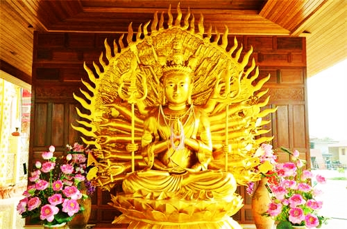 观音大悲加持法会金光耀眼,佛法真实不虚